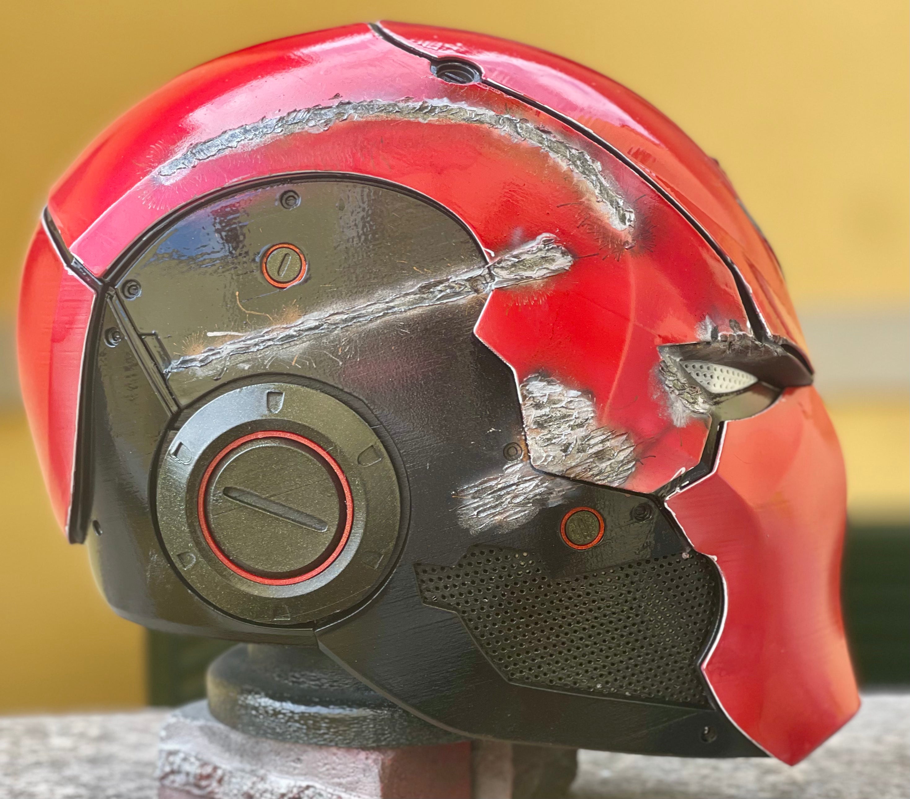 Casco cosplay personalizzato di Red Hood.