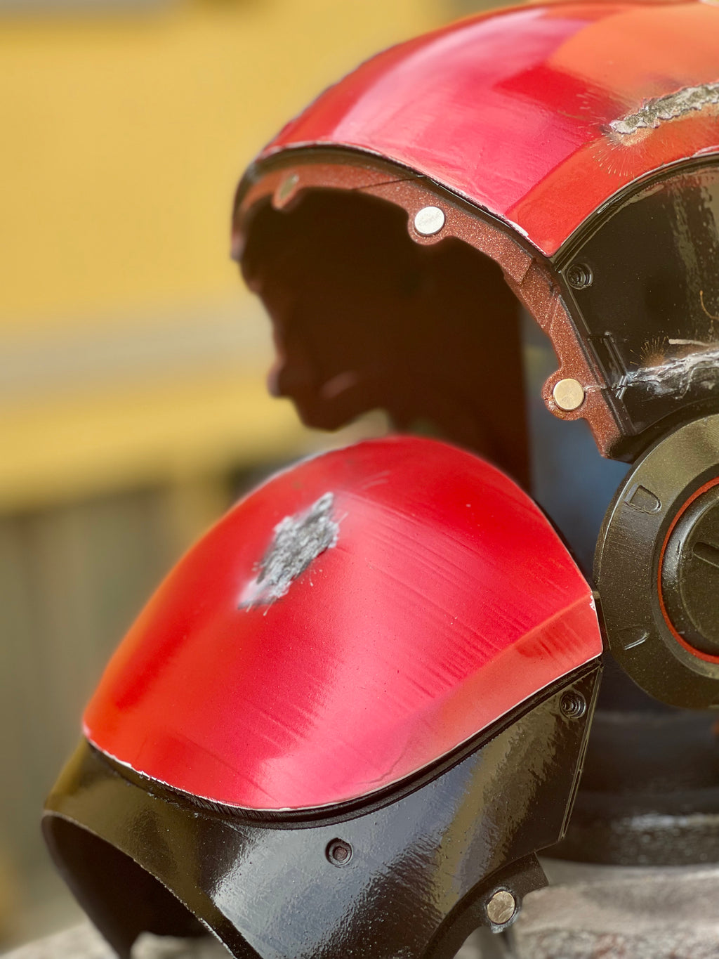 Casco cosplay personalizzato di Red Hood.