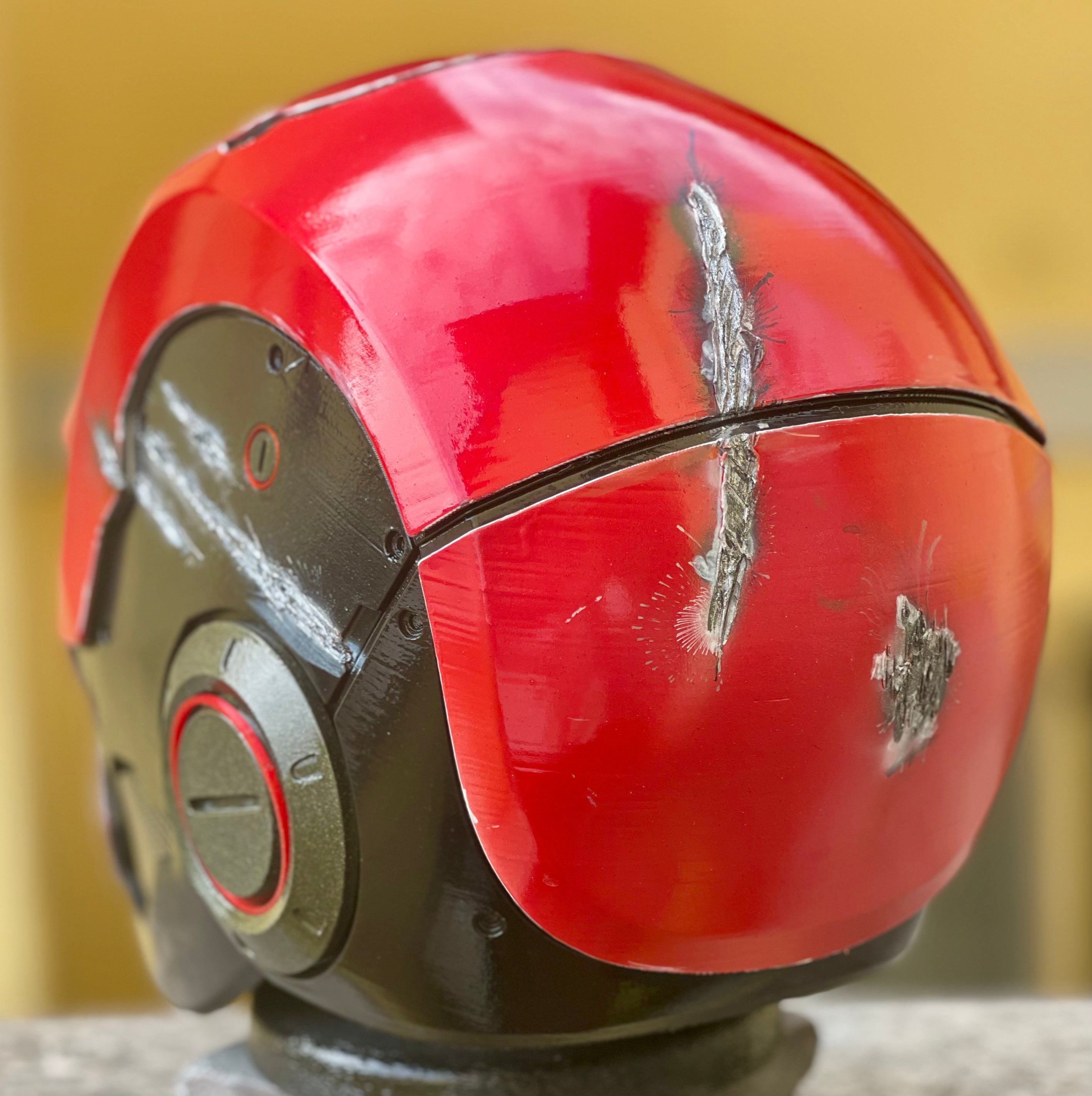 Casco cosplay personalizzato di Red Hood.