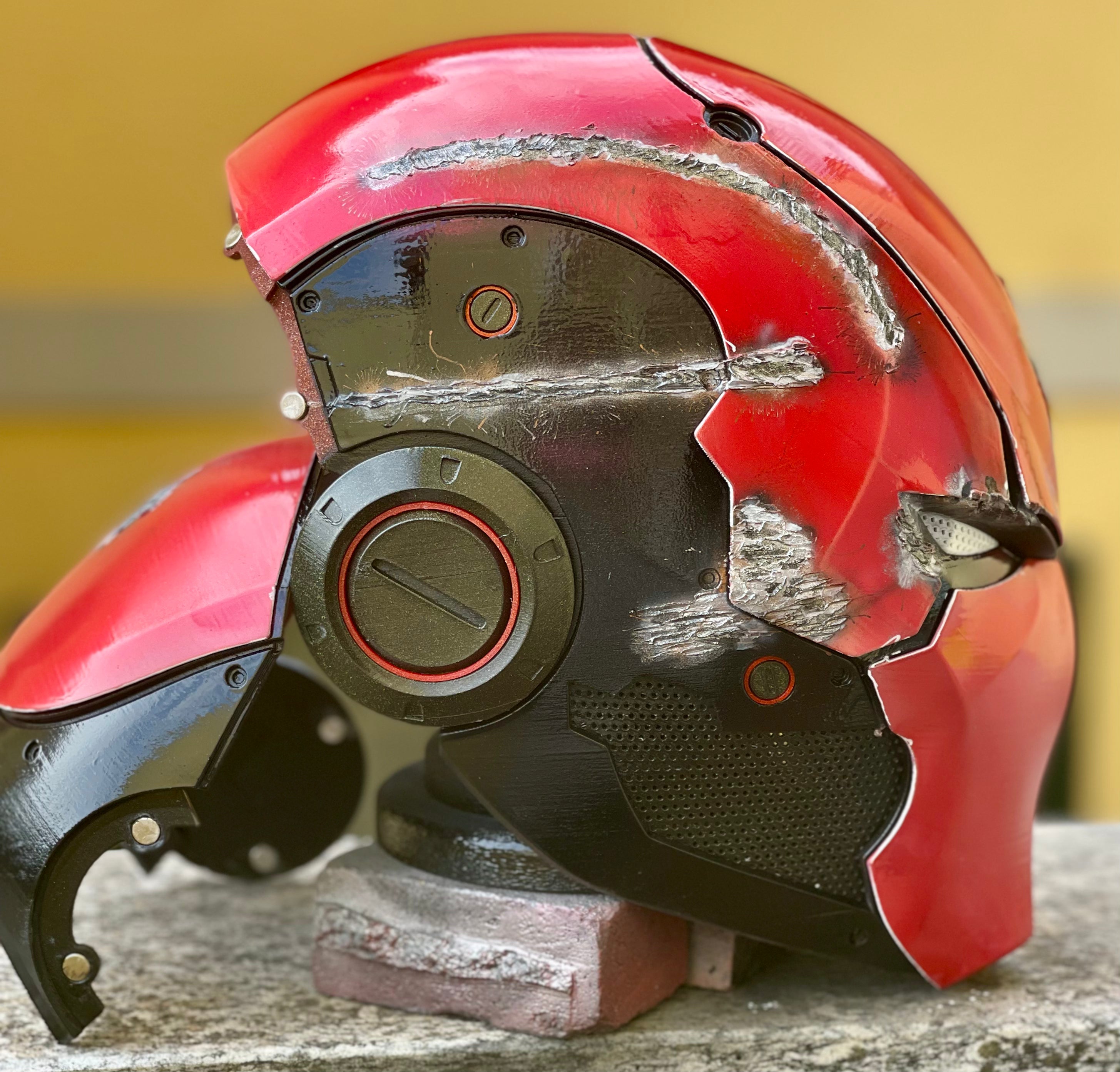 Casco cosplay personalizzato di Red Hood.